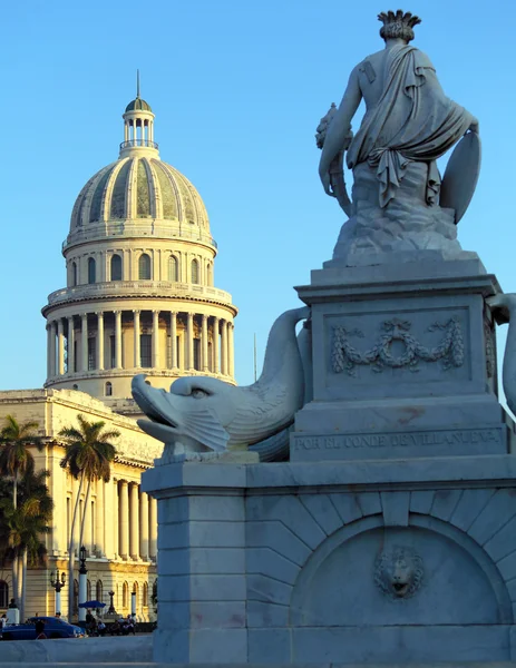 A Capitol Building és a Fuente de la India, Havanna — Stock Fotó