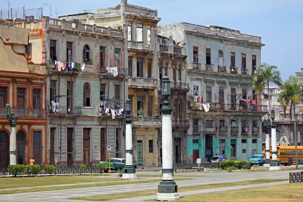 Tipik eski şehir evi, Havana — Stok fotoğraf