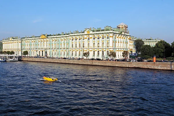 Pałac zimowy dzień, Sankt Petersburg — Zdjęcie stockowe