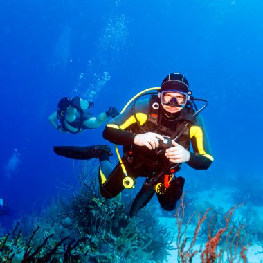 Scuba Diver genç adam 