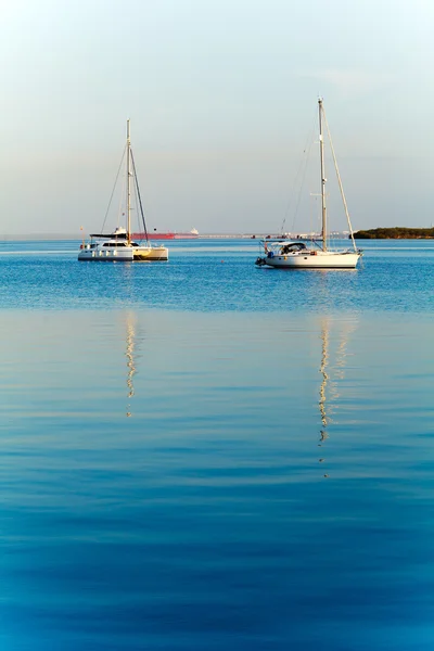 Sonnenaufgang auf der Jacht Marine in cienfuegos — Stockfoto