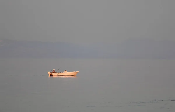 Sunset Scene with Fisherman and Sea — Stock Photo, Image