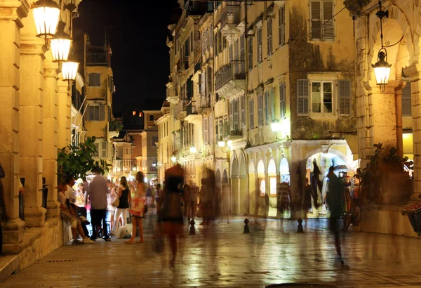Liston, passeggiata principale di notte, città di Corfù — Foto Stock