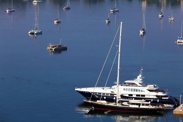 Вид на гавань с яхтами, остров Корфу, Греция — стоковое фото
