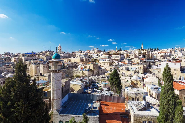 Techos de la Ciudad Vieja con Santo Sepulcro Iglesia Domo, Jerusalén —  Fotos de Stock