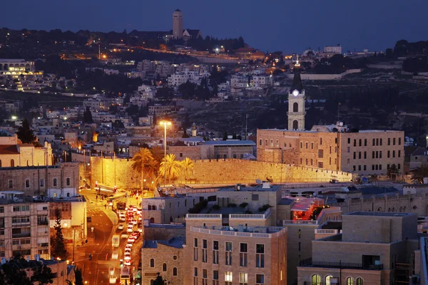 Jerusalem Altstadt und Berg von Oliven in der Nacht — Stockfoto