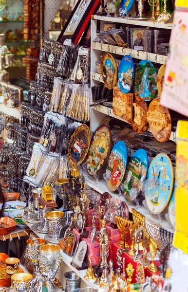 Mercado de souvenirs en las calles de Jerusalén Ciudad Vieja — Foto de Stock