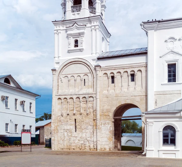 Rest van Paleis Prins Andrey Bogolyubskiy (12 c). UNESCO — Stockfoto