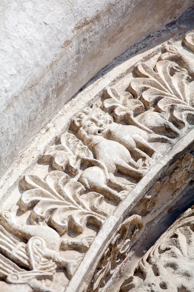 Stone Carving in de kathedraal van Sint Demetrius (Xii c.) in Vladim — Stockfoto