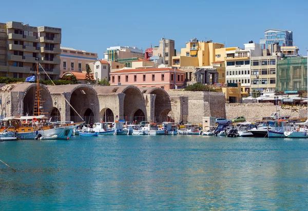 Vissen, boten en Arsenal, Heraklion, Kreta, Griekenland — Stockfoto