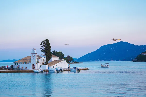 Cena do por do sol do monastery de Vlacherna, Kanoni, Corfu, Greece — Fotografia de Stock