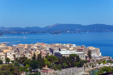 Yeni kale, ke eski kale şehre gelen havadan görünümü