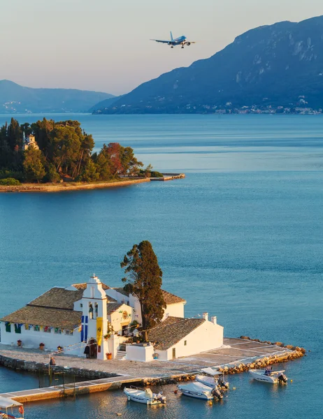 Escena del atardecer del monasterio de Vlacherna, Kanoni, Corfú, Grecia —  Fotos de Stock