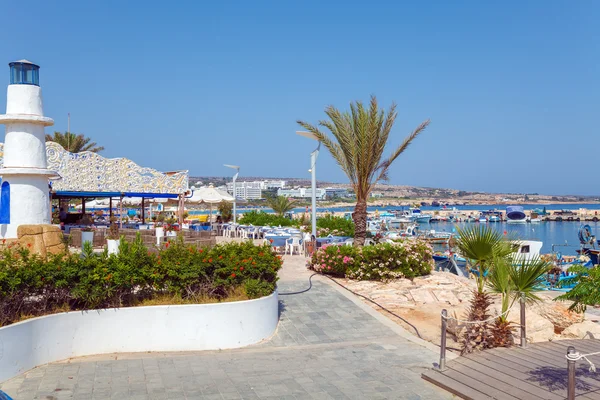 阿依纳帕市海滩和海岸咖啡厅塞浦路斯 — 图库照片