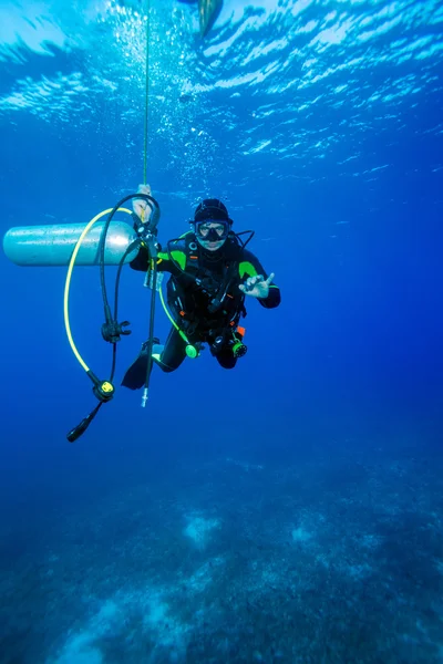 Diver with additional tank, Cuba — Stock Photo, Image