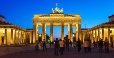 Gece Brandenburg Kapısı, Berlin, Almanya