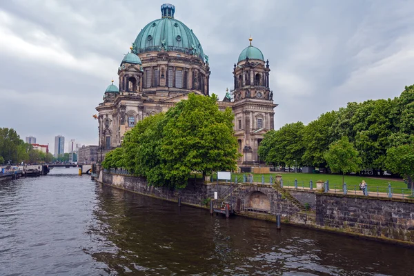 Katedra w Berlinie i Rhein River, Niemcy — Zdjęcie stockowe
