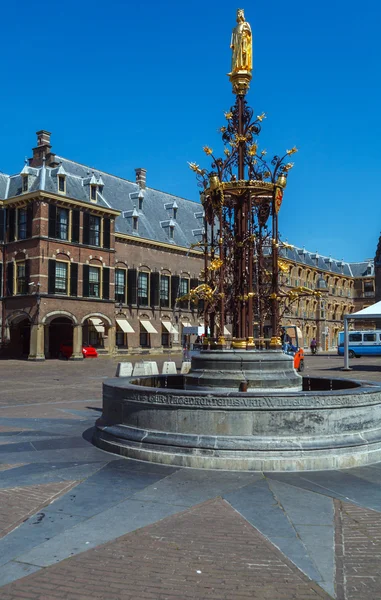 Hofvijver e Binnenhof, Haia, Países Baixos — Fotografia de Stock