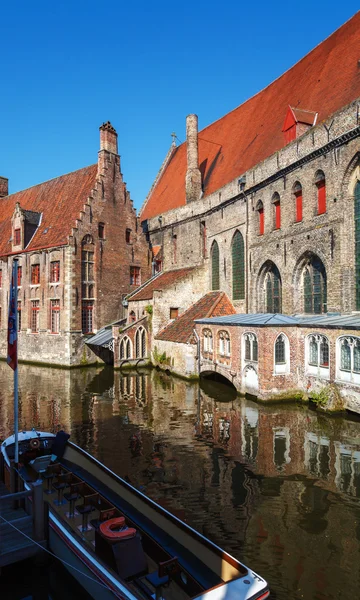 Casas antigas com Museu de Memling, Bruges — Fotografia de Stock