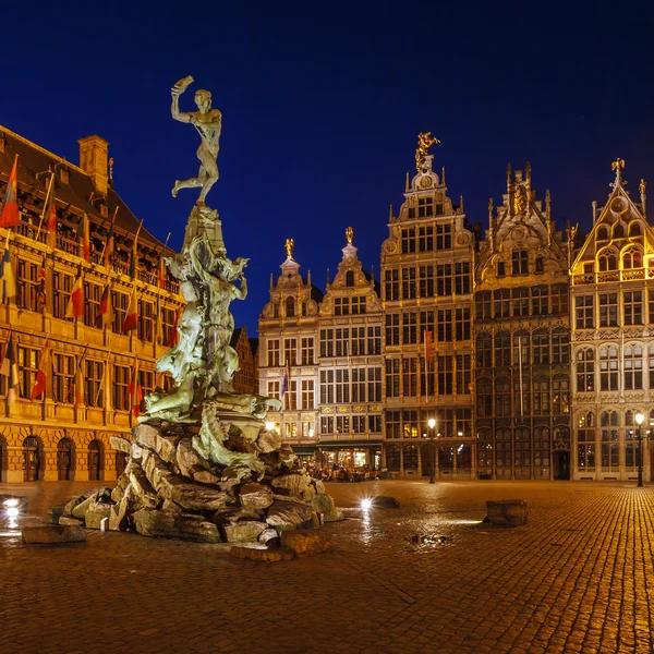 Belediye Binası ve Grote Markt, Antwerp Çeşmede Brabo — Stok fotoğraf