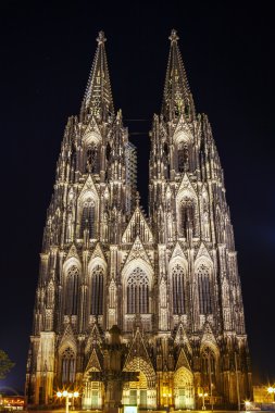 Işıklı Gotik Köln Katedrali, gece, Almanya