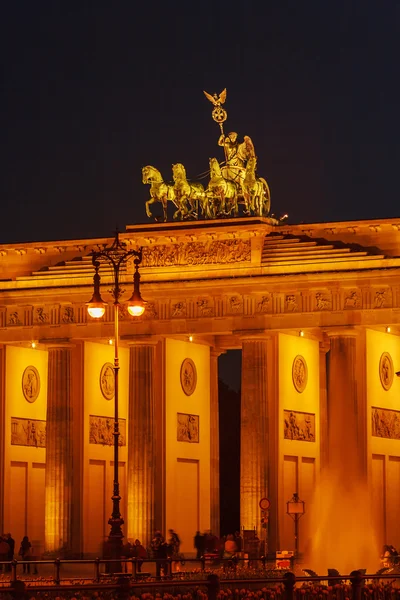 Puerta de Brandeburgo por la noche, Berlín, Alemania —  Fotos de Stock