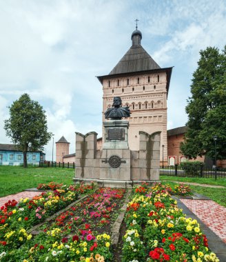Saint Euthymius Suzdal Manastırı yakınındaki Pozharsky heykel