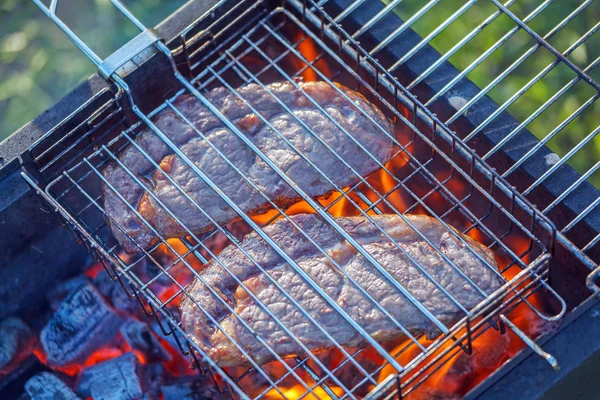 Zwei Ribeye Steaks Grill Kochen — Stockfoto