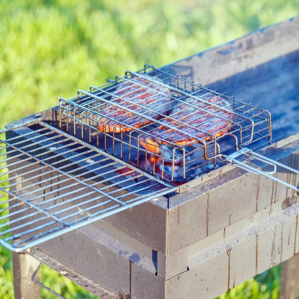 Zwei Ribeye Steaks Grill Kochen — Stockfoto