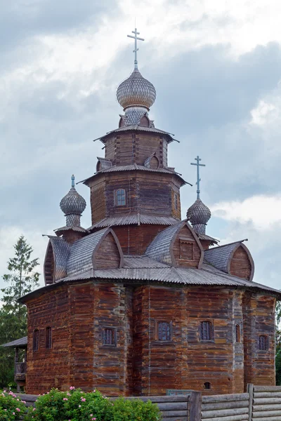 Igreja ortodoxa de madeira tradicional — Fotografia de Stock