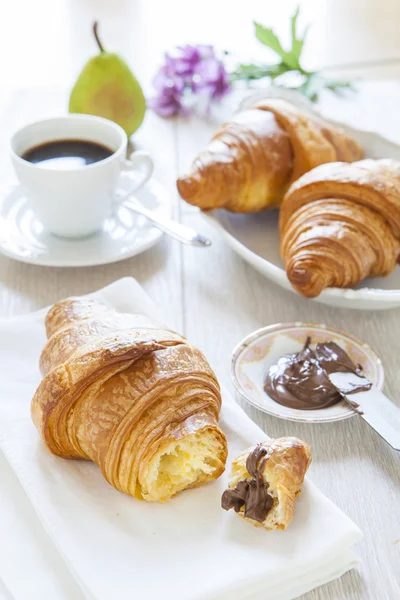 Croissants with chocolate, milk and coffee, delicious breakfast — Stock Photo, Image