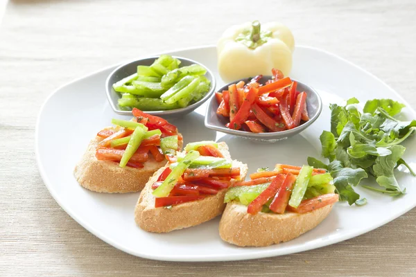 Crostini with red and green pepper — Stock Photo, Image