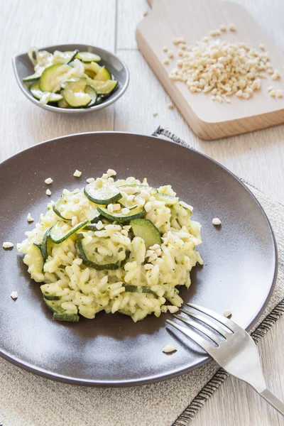 Risotto cu dovlecei, rețetă alimentară italiană — Fotografie, imagine de stoc