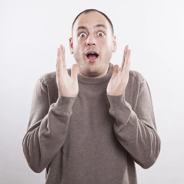 Retrato de un hombre sorprendido expresión de cara — Foto de Stock