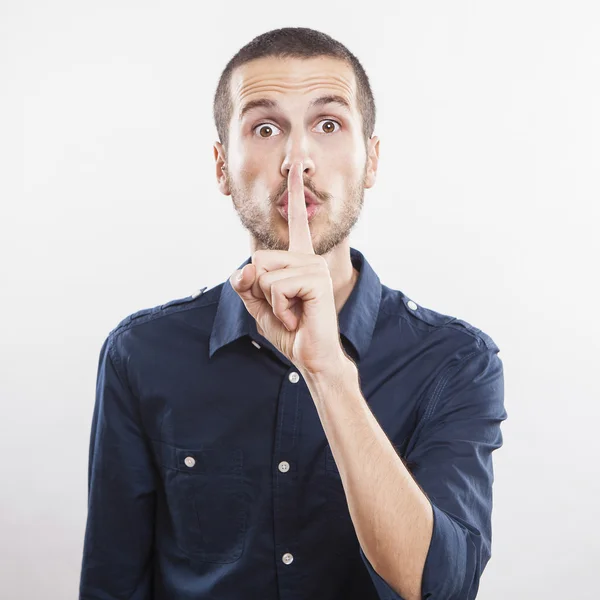 Young man making silence gesture — Stock Photo, Image