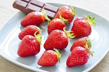 taze çilek ve çikolata