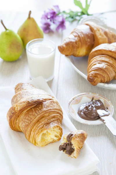 Croissants with chocolate, milk and coffee, delicious breakfast — Stock Photo, Image