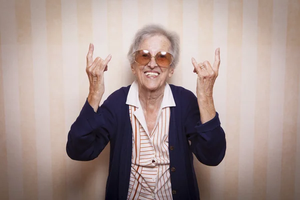 Signora making rock on signs — Foto Stock