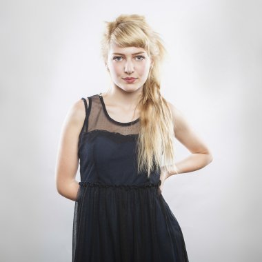 Güzel Sarışın Kadın