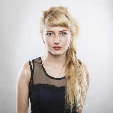 Güzel Sarışın Kadın