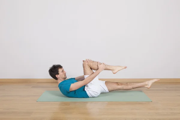 Man practicing pilates — Stock Photo, Image