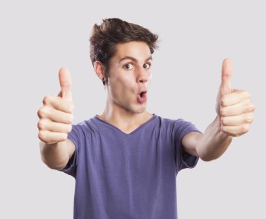 thums kadar olan genç adam