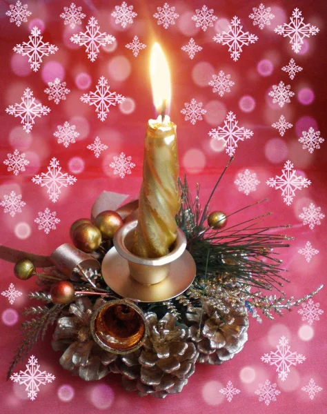 Güzel bir arka plan üzerinde Dekoratif mum yakma