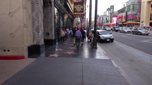 Multitud de turistas en Hollywood — Vídeo de stock