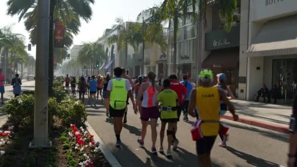 Racers Participate in the LA Marathon on Rodeo Drive — 图库视频影像