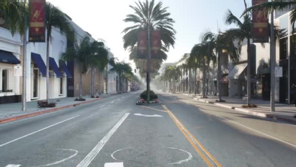 Empty Rodeo Drive Middle of the Street Establishing Shot — Stockvideo