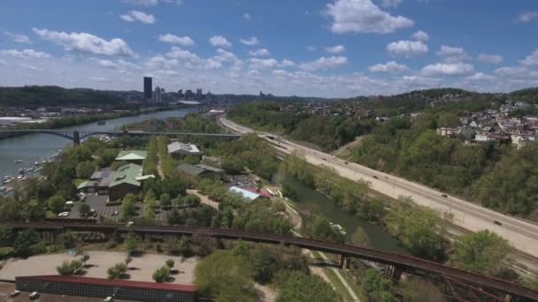 Slowly Moving Reverse Aerial View Pittsburgh Skyline — стокове відео