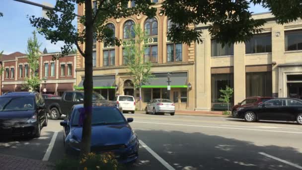 Small Town USA Main Street Establishing Shot — Stock Video