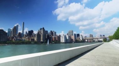 Manhattan siluetinin Franklin D. Roosevelt dört özgürlük Parkı'ndan görüldüğü gibi atış kurulması