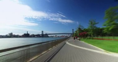 Timelapse Manhattan'ın East River'da Bikeway sürme Pov